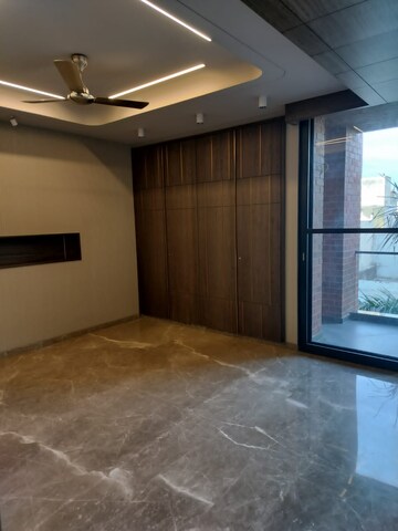 Room in 4 BHK Builder Floor at Greater Kailash ii – for Rent