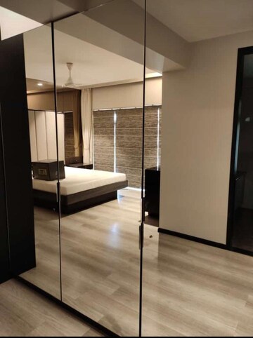 Room in 3 BHK Apartment at SSD Pali Palms, Bandra West – for Rent
