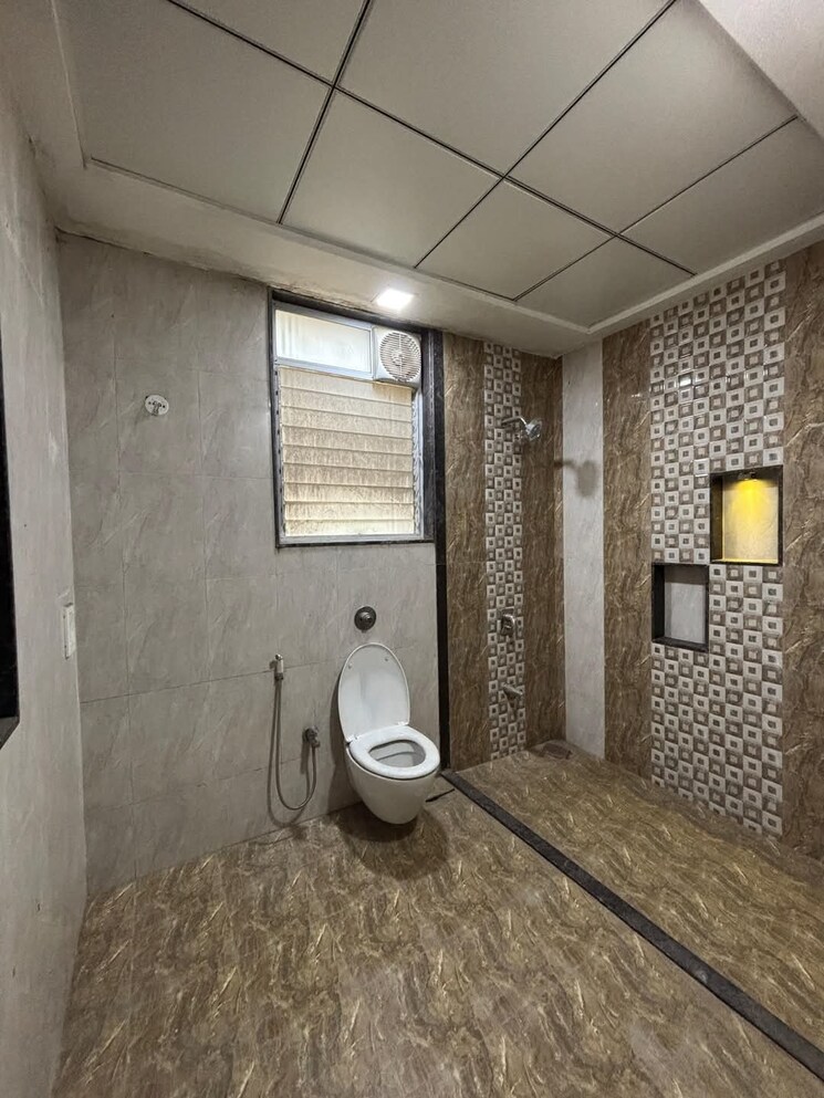 Bathroom, purple-cloud-9 5 Bedroom 7500 Sq.Ft. Apartment In Nibm Annexe Pune 9088611