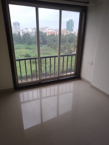 Room in 2 BHK Apartment at Da Vincy Baylord, Borivali West – for Rent