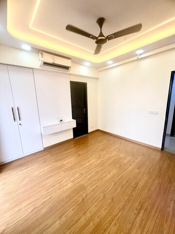 Room in 3 BHK Apartment at Godrej Meridien, Sector 106 – for Rent