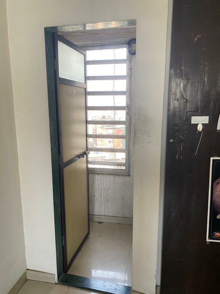 Room, koliwada 1 RK 300 Sq.Ft. Apartment In Koliwada Thane 9088643