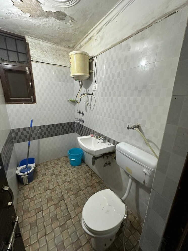 Bathroom, penta-homes 2 Bedroom 1300 Sq.Ft. Apartment In Vip Road Zirakpur 9088648