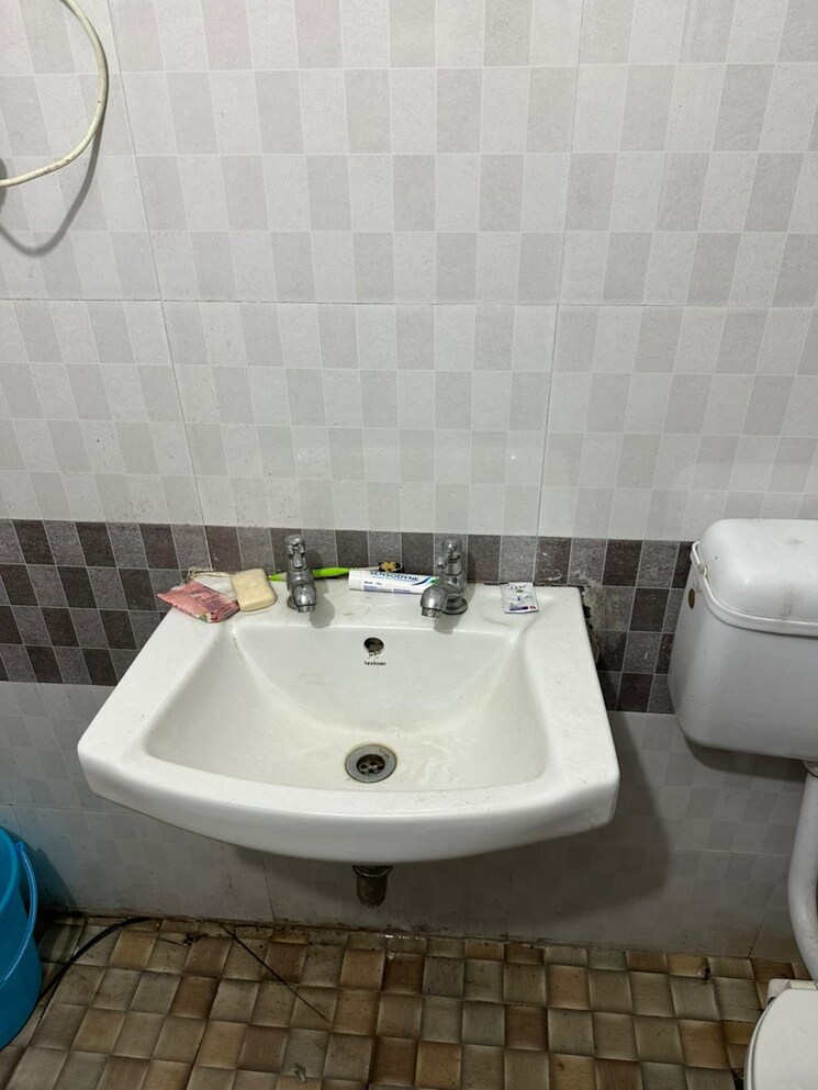 Bathroom, uptown-insignia 3 Bedroom 1950 Sq.Ft. Apartment In International Airport Road Zirakpur 9088655