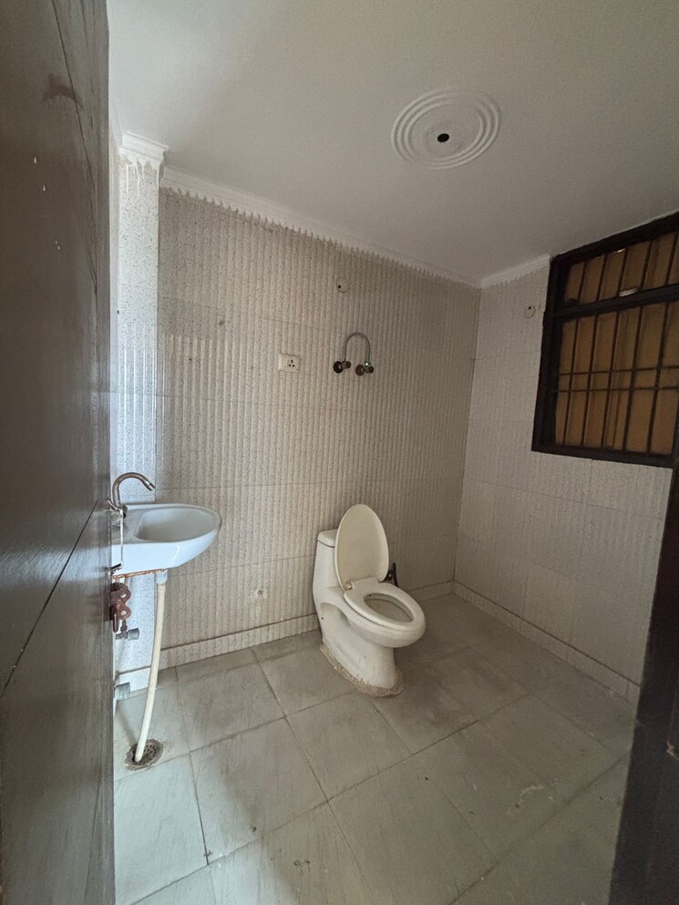 Bathroom, saket 2 Bedroom 858 Sq.Ft. Builder Floor In Saket Delhi 9088657