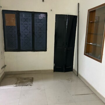 Room in 2 BHK Apartment at Rwa Jalvayu Vihar Noida, Sector 25 – for Rent