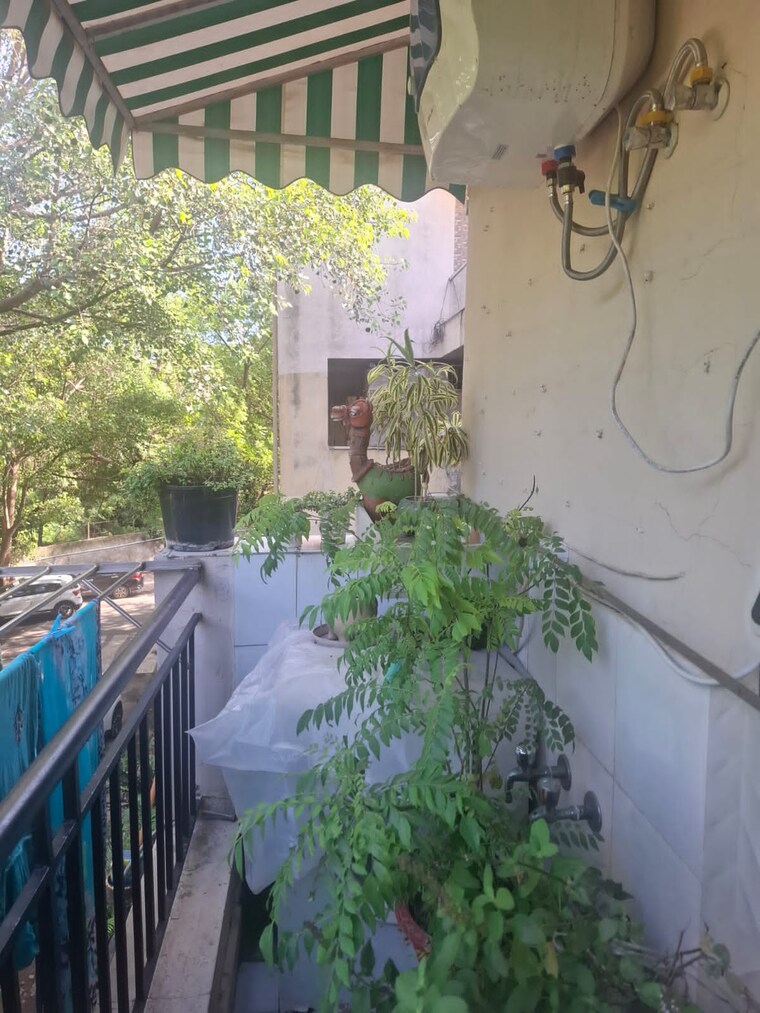 Balcony, dwarka 1 Bedroom 50 Sq.Yd. Apartment In Dwarka Delhi 9088772