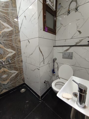 Bathroom in 1.5 BHK Apartment at Jahaz Apartments, Paschim Vihar – for Rent