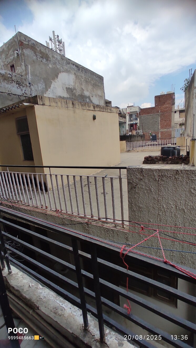 Balcony, kishangarh 3 Bedroom 1000 Sq.Ft. Builder Floor In Kishangarh Delhi 9088780