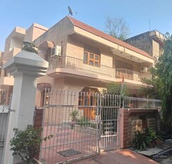 5 BHK + Pooja Room,Servant Room,Study Room,Extra Room Independent House For Sale in RWA Apartments Sector 26