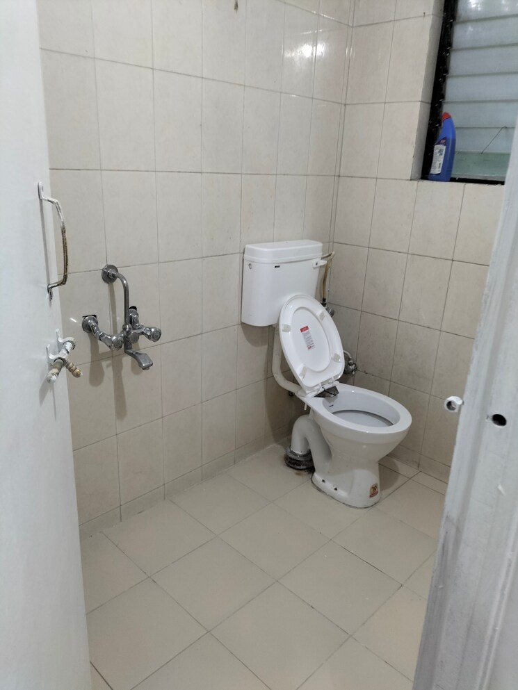 Bathroom, green-natraj-residency 2 Bedroom 700 Sq.Ft. Apartment In Dhankawadi Pune 9088819