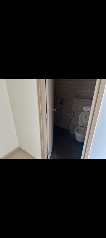 Room in 4 BHK Apartment at Raj Infinia, Malad West – for Rent