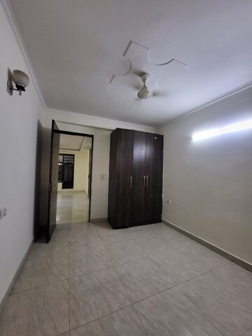 Room in 2 BHK Builder Floor at Green Fields Colony – for Rent