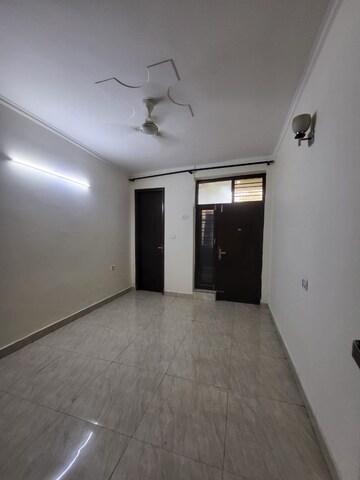 Room in 2 BHK Builder Floor at Green Fields Colony – for Rent