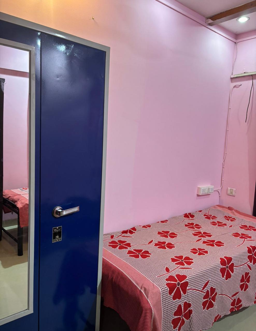 Pg For Rent in Malad West 