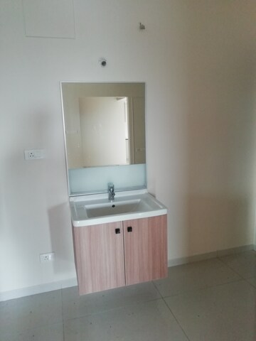 Room in 3 BHK Apartment at Rajapushpa Provincia, Narsingi – for Rent