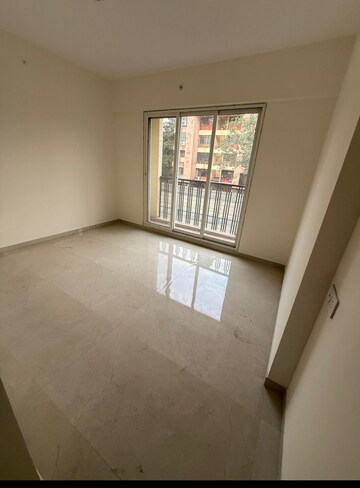 Room in 3 BHK Apartment at Satyam CHS Naupada, Naupada – for Rent