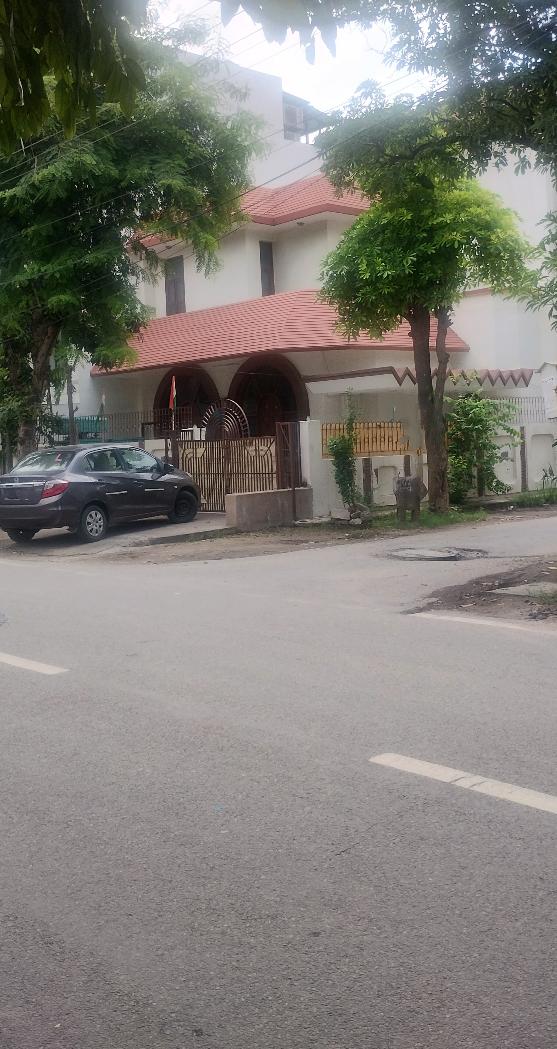 6 BHK + Extra Room Independent House For Sale in RWA Apartments Sector 27