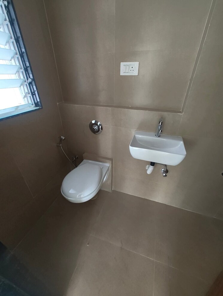 Bathroom, je-and-vee-madhuban 2 Bedroom 1150 Sq.Ft. Apartment In Malad East Mumbai 9088855