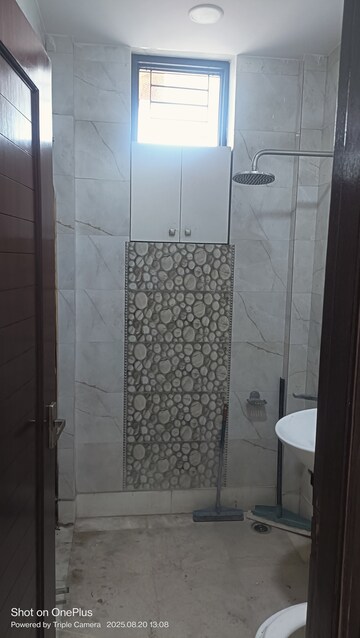 Master Bedroom in 3 BHK Builder Floor at Ashoka Enclave Faridabad, Sector 34 – for Rent