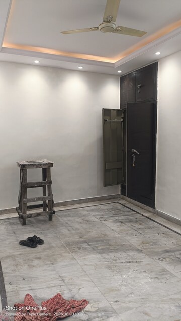 Room in 3 BHK Builder Floor at Ashoka Enclave Faridabad, Sector 34 – for Rent