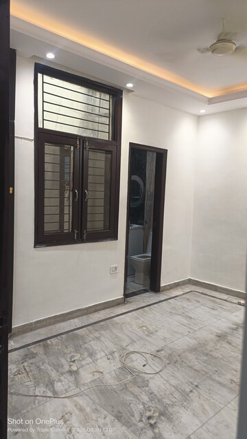 Room in 3 BHK Builder Floor at Ashoka Enclave Faridabad, Sector 34 – for Rent