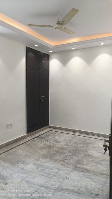 Room in 3 BHK Builder Floor at Ashoka Enclave Faridabad, Sector 34 – for Rent