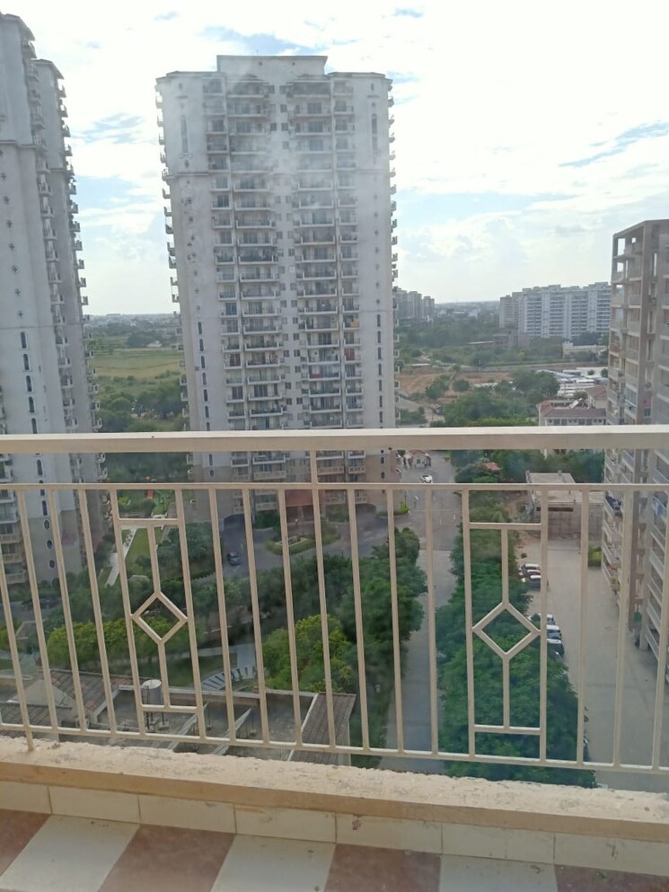 Exterior View, signature-orchard-avenue-2 2 Bedroom 636 Sq.Ft. Apartment In Sector 93 Gurgaon 9088878