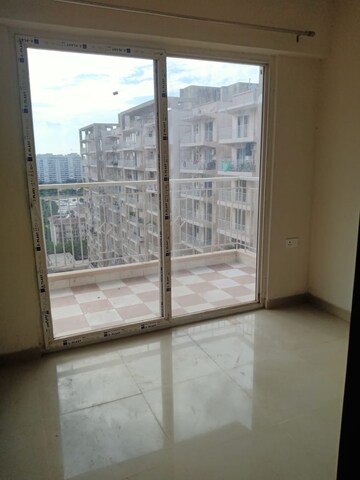 Room in 2 BHK Apartment at Signature Orchard Avenue 2, Sector 93 – for Rent