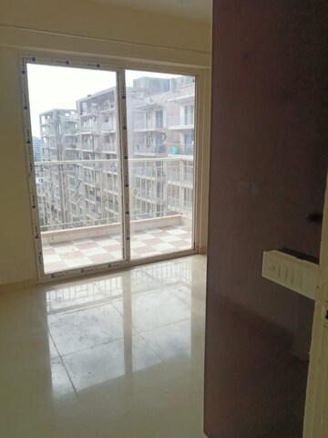 Room in 2 BHK Apartment at Signature Orchard Avenue 2, Sector 93 – for Rent