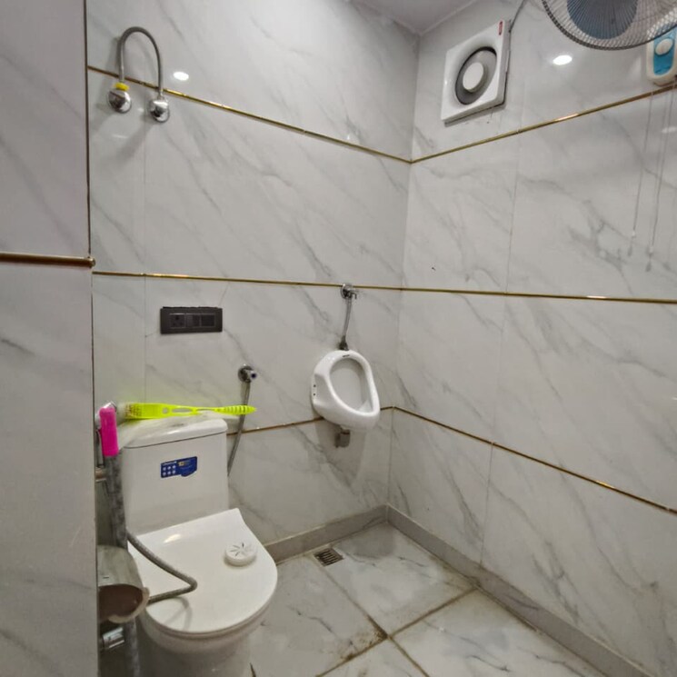 Washroom, lajpat nagar i Commercial Office Space 900 Sq.Ft. In Lajpat Nagar I Delhi 9088897
