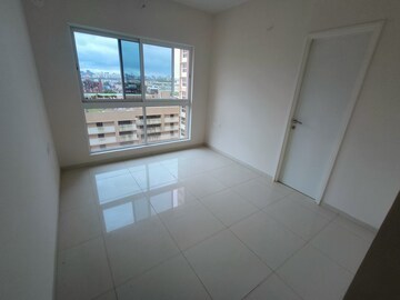 Room in 1 BHK Apartment at Godrej Green Vistas, Mahalunge – for Rent