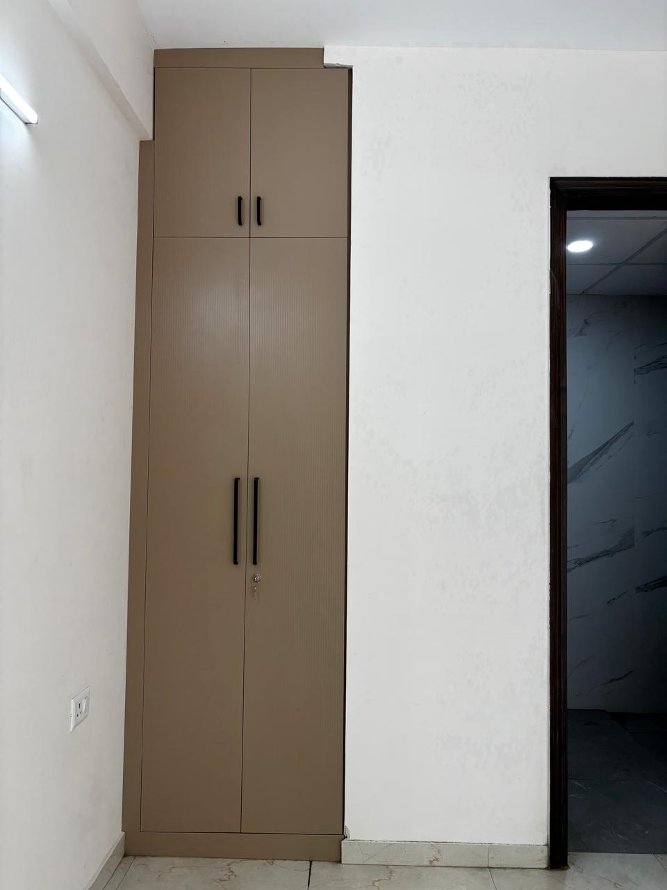 2.5 BHK + Servant Room Apartment For Rent in Smart World Gems