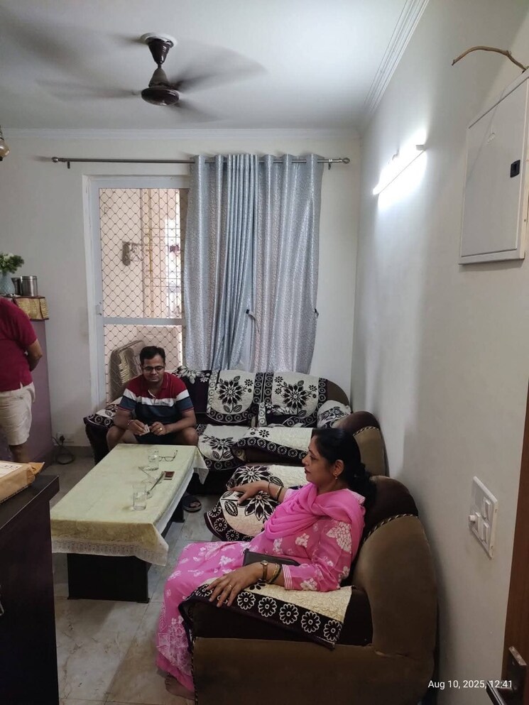 Living Room, amrapali-leisure-park 3 Bedroom 1300 Sq.Ft. Apartment In Amrapali Leisure Valley Greater Noida 9088926