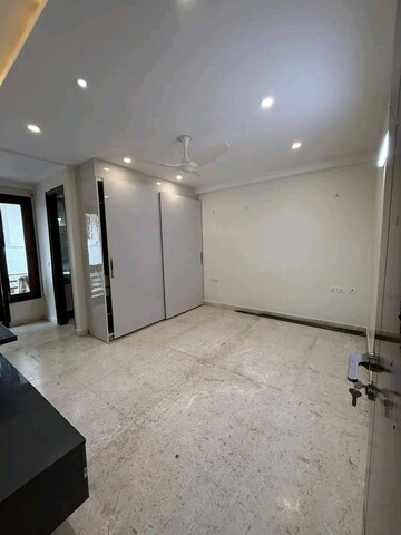 Room in 5 BHK Apartment at Pioneer Araya, Sector 62 – for Sale