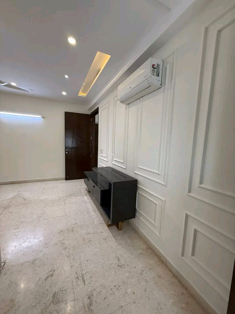 Living Room, pioneer-araya 5 Bedroom 5514 Sq.Ft. Apartment In Sector 62 Gurgaon 9088967