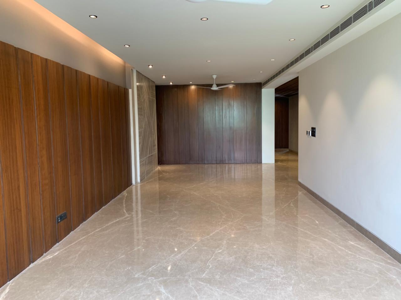 5 BHK + Servant Room Apartment For Sale in Pioneer Park Presidia