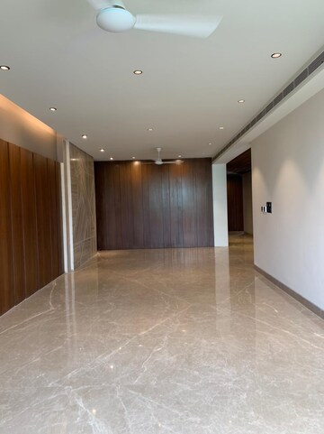 Room in 5 BHK Apartment at Pioneer Park Presidia, Sector 62 – for Sale