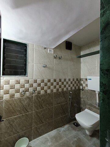Bathroom in 1 RK Apartment at Vinayak Tower, Andheri West – for Rent