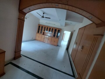 Kitchen in 4 BHK Apartment at DLF Trinity Towers, Dlf Phase V – for Rent