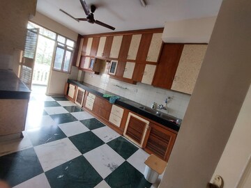 Kitchen in 4 BHK Apartment at DLF Trinity Towers, Dlf Phase V – for Rent