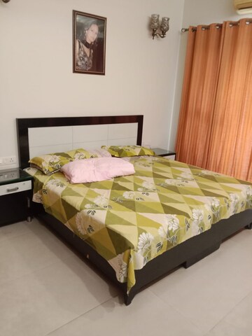 Bedroom in 3 BHK Apartment at Cameron Courts, Sector 43 – for Rent
