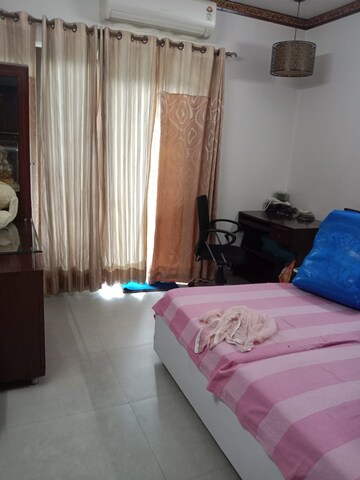 Bedroom in 3 BHK Apartment at Cameron Courts, Sector 43 – for Rent