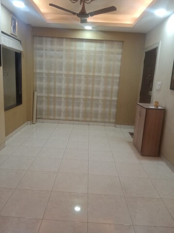Room in 3 BHK Apartment at Je And Vee Om Trimurti, Malad East – for Rent