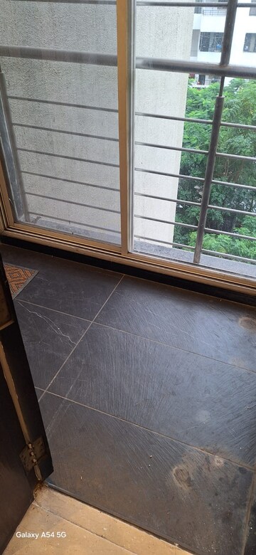 Room in 5 BHK Apartment at Supreme Pallacio, Baner – for Rent