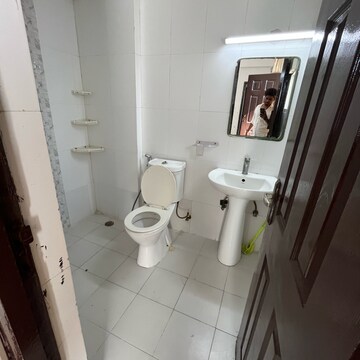 Bathroom in 2.5 BHK Apartment at Supertech Cape Town, Sector 74 – for Rent