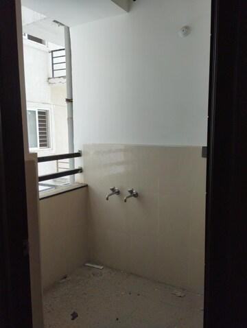 Room in 3.5 BHK Apartment at SMR Vinay Iconia Hyderabad, Kondapur – for Sale