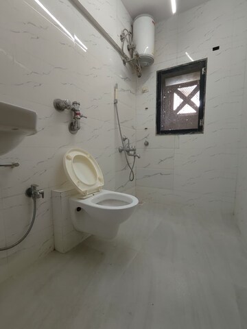 Master Bedroom in 4 BHK Apartment at Greeshma Residency II, Eastern Express Highway – for Rent