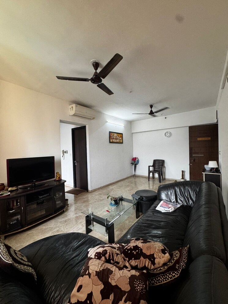 Living Room, lodha-splendora 2 Bedroom 701 Sq.Ft. Apartment In Ghodbunder Road Thane 9089096
