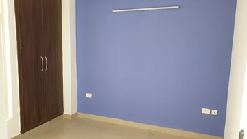 Room in 3 BHK Apartment at Supertech Cape Town, Sector 74 – for Rent